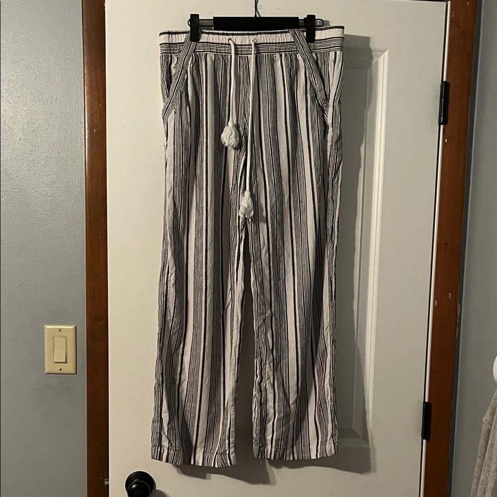 Jolt Men's Black and White Striped Joggers
